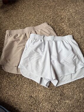 Under Armour Women's Athletic Shorts - Light Gray & Beige
